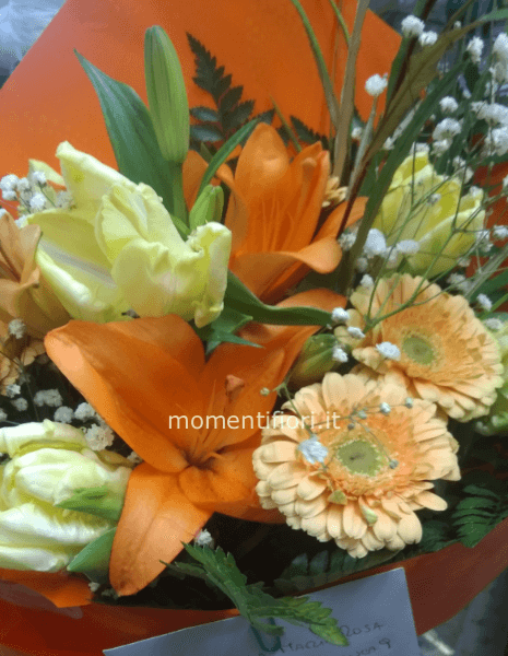 Bouquet con fiori assortiti per ( le foto sono puramente indicative)